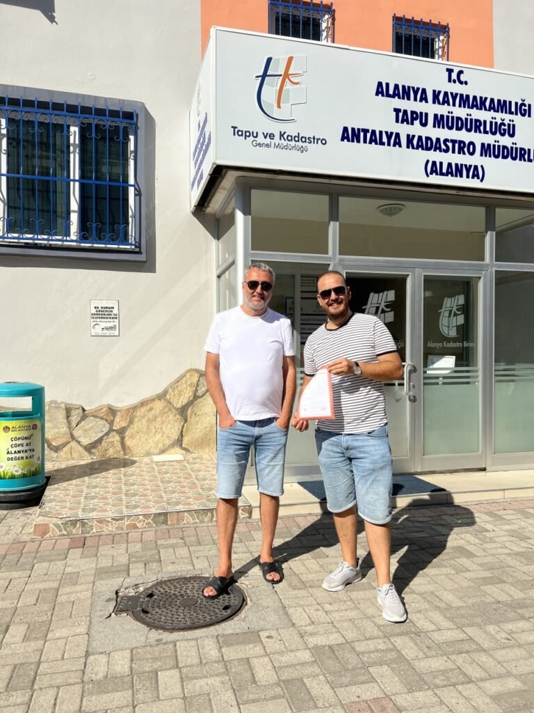 Недавно покупали квартиру в Аланье через Only Property и в очередной раз убедились, что обратились к правильному человеку. Ахмет сразу предложил несколько подходящих вариантов, подробно объяснил все нюансы и взял на себя оформление документов. Всё прошло чётко и прозрачно, без лишних хлопот. Очень приятно, что после подписания договора он продолжил помогать и сопровождать. Такого уровня сервиса мы не встречали у других компаний