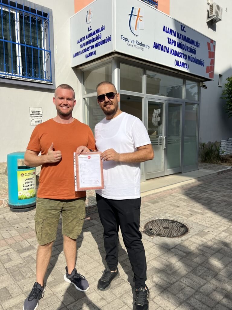 Мы сотрудничаем с компанией Only Property уже много лет, и за это время Ахмет не раз доказал, что он настоящий профессионал. Всегда внимателен к деталям, честен и открыт, умеет создать доверие с первых минут общения. Чувствуется, что ему важен результат, а не формальность. Именно поэтому мы снова выбрали его, когда решили купить квартиру в Аланье. Сделка прошла спокойно и уверенно, без лишних переживаний. С Ахметом действительно комфортно и надёжно работать