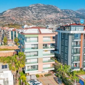 Роскошный меблированный дуплекс 3+1 на первой линии моря в Кестеле.