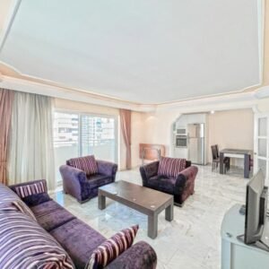 Просторная квартира 2+1 с видом на горы и море в Махмутларе — идеальный дом у Средиземного моря.