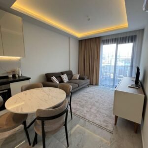 Меблированная квартира 1+1 в центре Аланьи — современный комплекс рядом с морем.