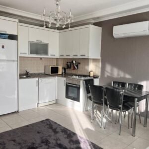 Продаётся меблированная квартира 1+1 в Аланье, район Джикджилли.