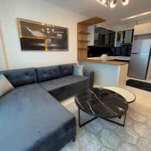 Уютная и полностью меблированная квартира 1+1 в Каргыджаке, Аланья – идеальное сочетание комфорта, стиля и природы.
