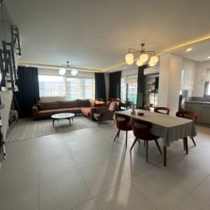 Стильная квартира 4+1, в современном комплексе на первой береговой линии в районе Кестель.