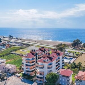 Просторная квартира 2+1 площадью 137 м2 — первая линия у моря, Демирташ, Аланья.