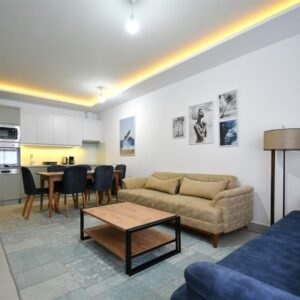 Стильная квартира 1+1, в современном комплексе на первой береговой линии в районе Кестель.