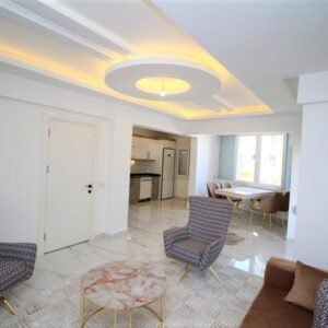 Просторная квартира 3+1 с новой мебелью у пляжа Дамлаташ — Аланья.