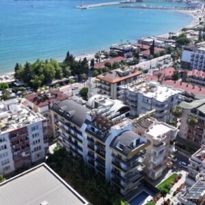 Апартаменты 2+1 в центре Аланьи – в 50 метрах от моря.