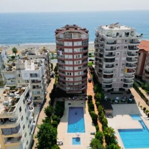 Просторный меблированный дуплекс 3+1 на первой береговой линии в Махмутларе!