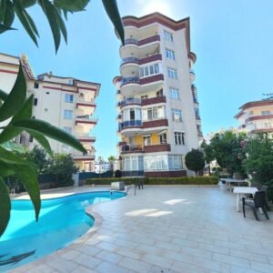 Меблированная квартира 2+1 в Тосмуре с бассейном и садом — всего 500 м от моря!