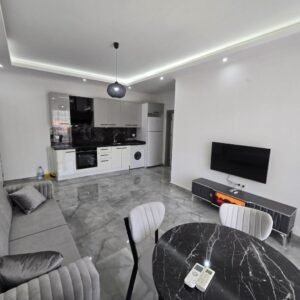 Меблированная квартира 1+1 в центре Махмутлара — всего 500 метров от моря.