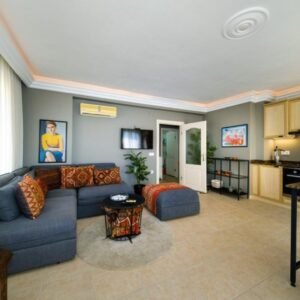 Уютная квартира 1+1 в самом центре Аланьи, всего в 600 метрах от моря.