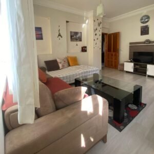 Продаётся квартира 2+1 в центре Аланьи — 250 метров до моря, под ВНЖ.