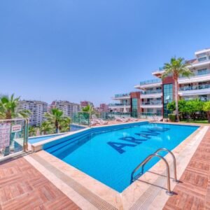 Просторная 2+1 квартира в современном комплексе, в Джикджилли – всего 1 км от моря!