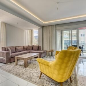 Просторная и светлая квартира 1+1 площадью 85 м², в районе Махмутлар, в 500 метрах от пляжа.