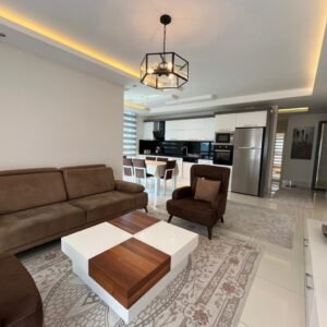 Просторная меблированная квартира 2+1 в Тосмуре, в комплексе с богатой инфраструктурой.