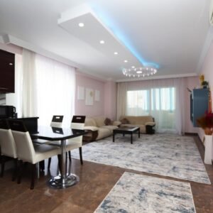 Комфортная квартира 2+1 с выходом на собственную террасу, полностью меблирована в Махмутларе.