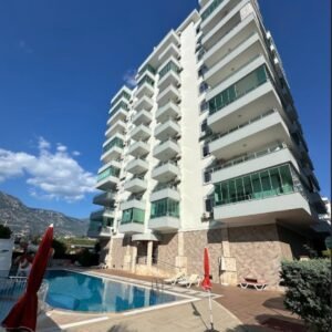 Меблированная квартира 2+1 с видом и развитой инфраструктурой у моря.