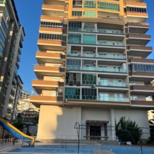 Светлая квартира 1+1 • 65 м² • 400 м до моря в районе Махмутлар, Аланья.