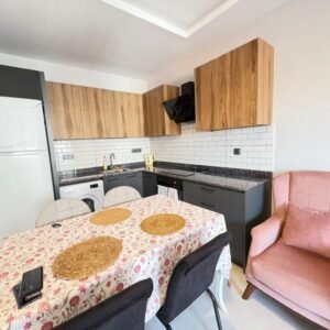 Меблированные апартаменты 1+1 в самом центре Махмутлара, 350 м до моря.