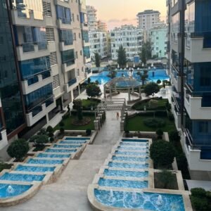 Просторные апартаменты 1+1 в элитном жилом комплексе в престижном районе Махмутлар, Аланья.