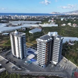 Готовая к заселению квартира 1+1 в современном жилом комплексе в Махмутларе.