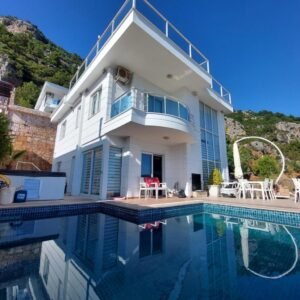 Продаётся просторная вилла 4+2  в Аланье/Тепе — идеальный дом для комфортной жизни.