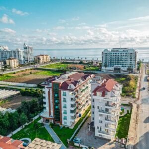 Стильная меблированная квартира 1+1 в Кестеле, Аланья — идеальный вариант для комфортной жизни у моря.