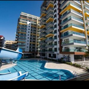 Апартаменты 1+1 в элитном комплексе на первой береговой линии в Махмутларе.