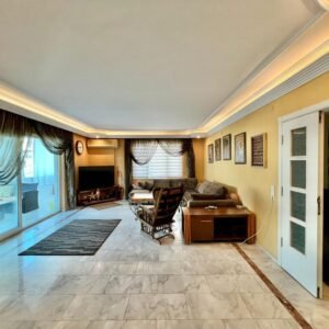 Апартаменты 2+1 на первой береговой линии в Махмутларе — с видом на море.