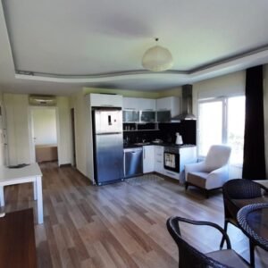 Продаётся уютная квартира 1+1 в Махмутларе с видом на горы — всего 250 м до моря.