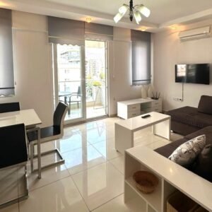 Продаётся просторная квартира 2+1 в центре Аланьи, в 250 метрах от пляжа Клеопатра!