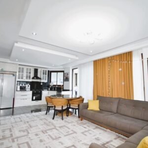 Просторная меблированная квартира 2+1 в жилом комплексе в районе Каргыджак, Аланья.