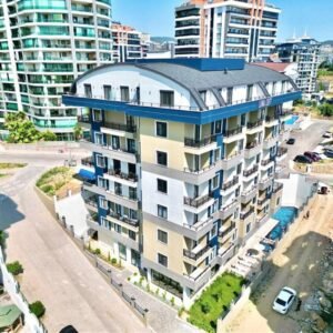 Готовая к проживанию квартира 1+1 в Махмутларе рядом с морем.