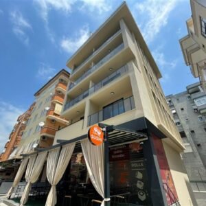 Инвестиционная квартира 1+1 в центре Аланьи, район Клеопатра — 400 метров до моря, подходит для краткосрочной аренды.